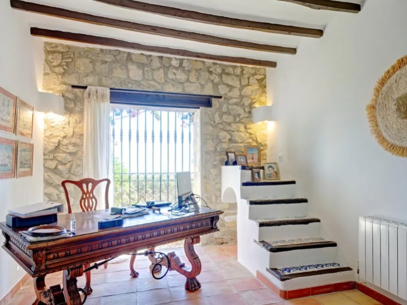 Villa, La Fustera