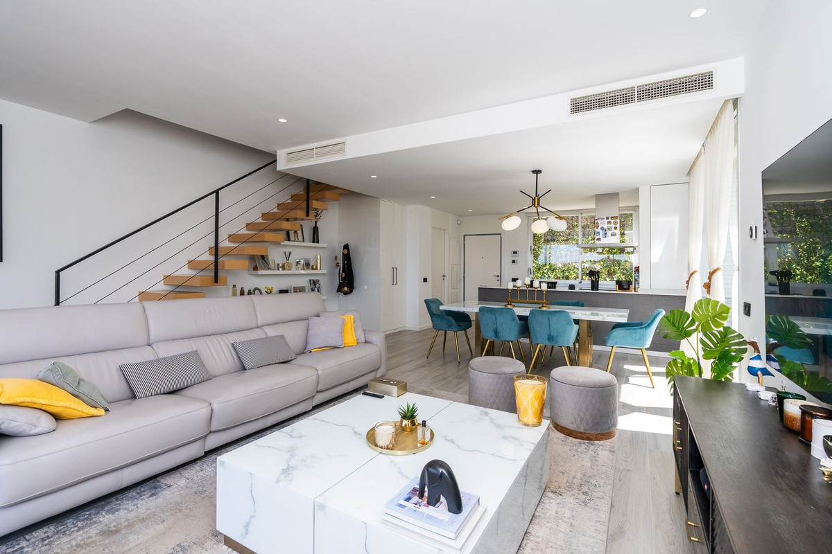 Townhouse, Cancelada
