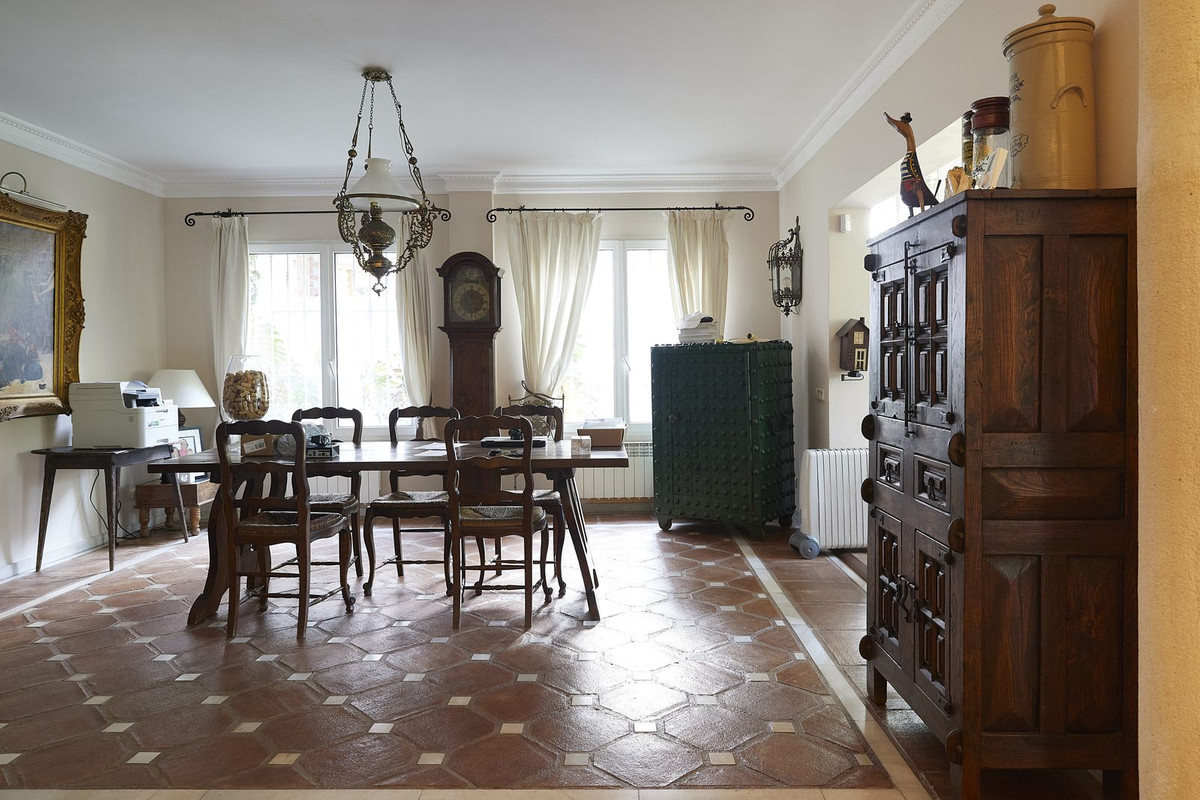 Villa, The Golden Mile