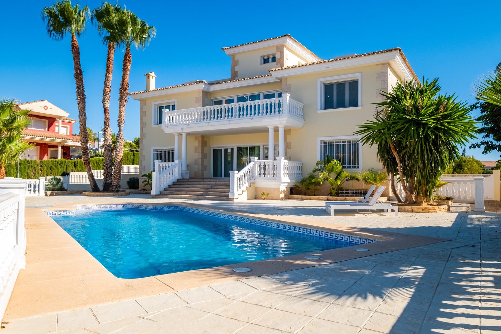 Villa, Coloma