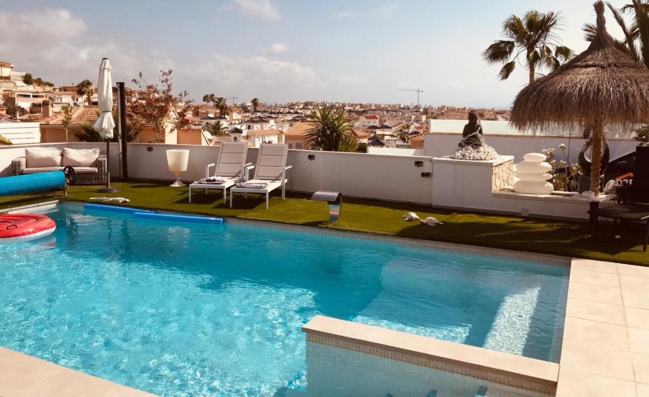 Villa, Quesada