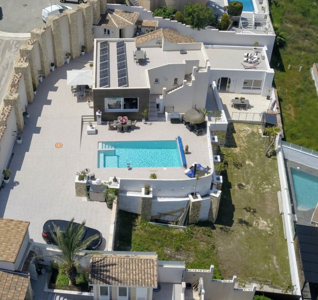 Villa, Quesada