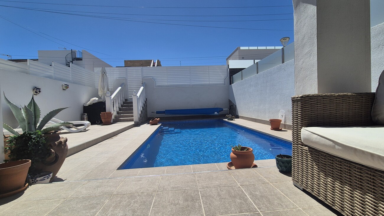 Semi Detached, Villamartin