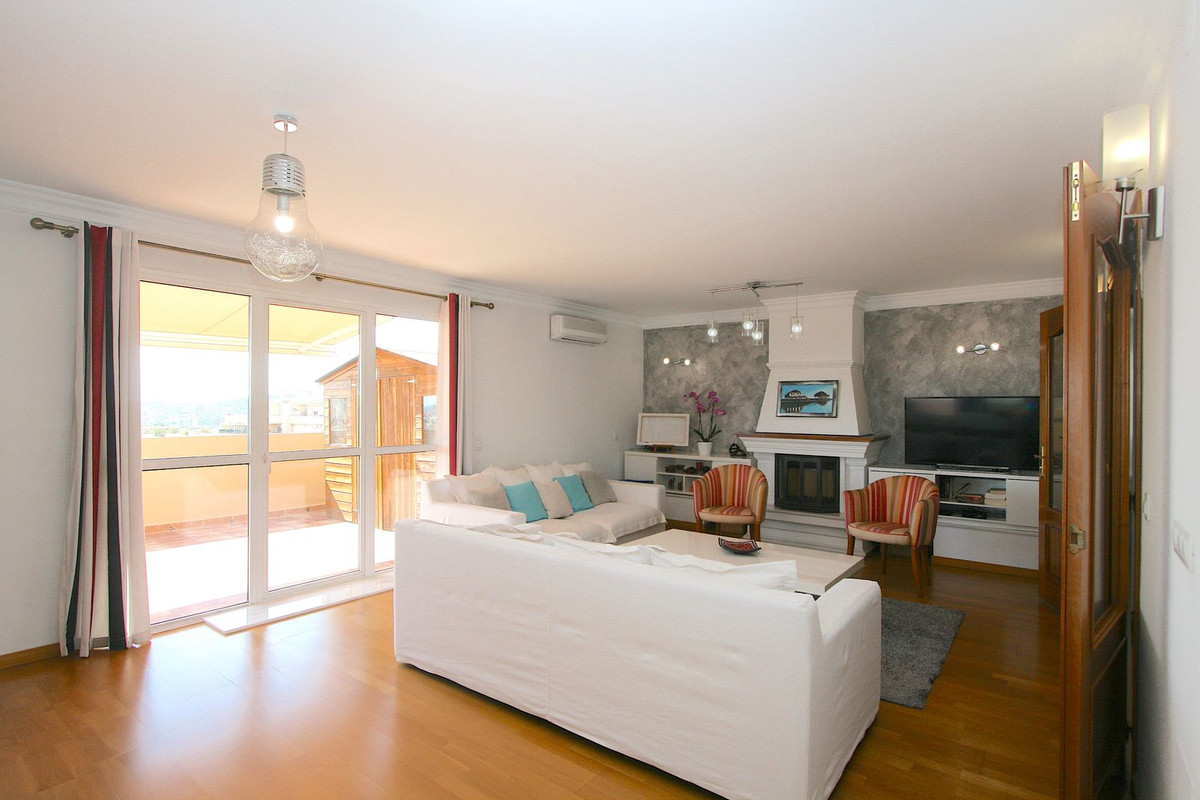 Penthouse, Las Lagunas