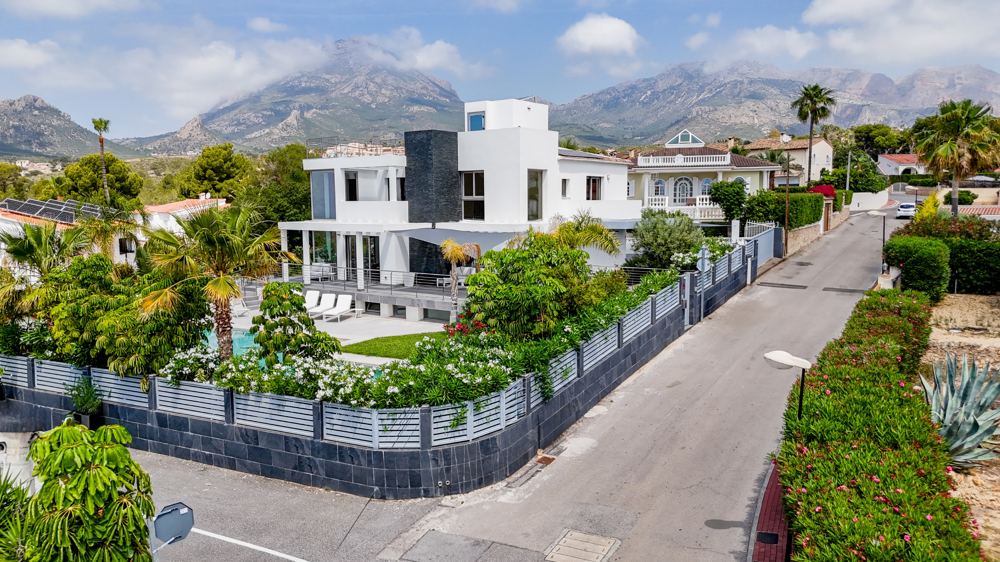 Villa, Coloma