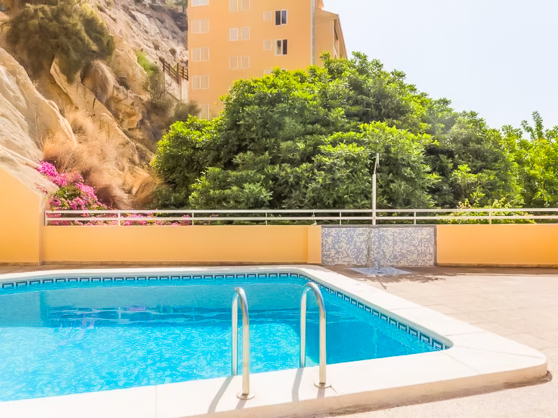 Apartment, Mascarat