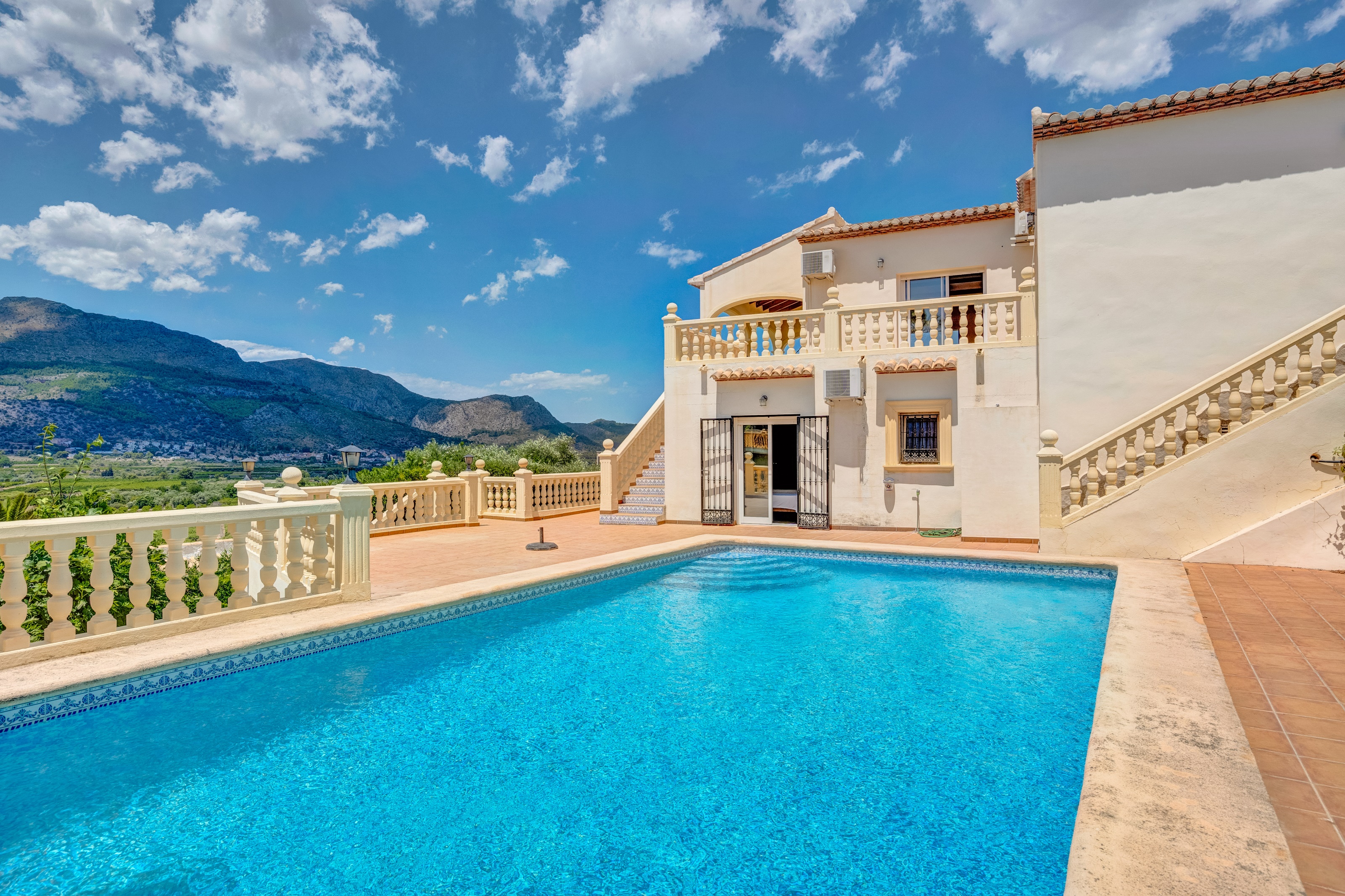 Villa, Orba