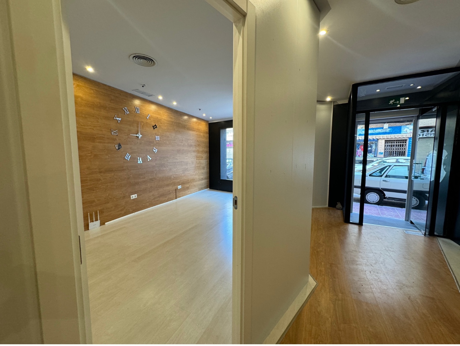 Commercial, Guardamar del Segura