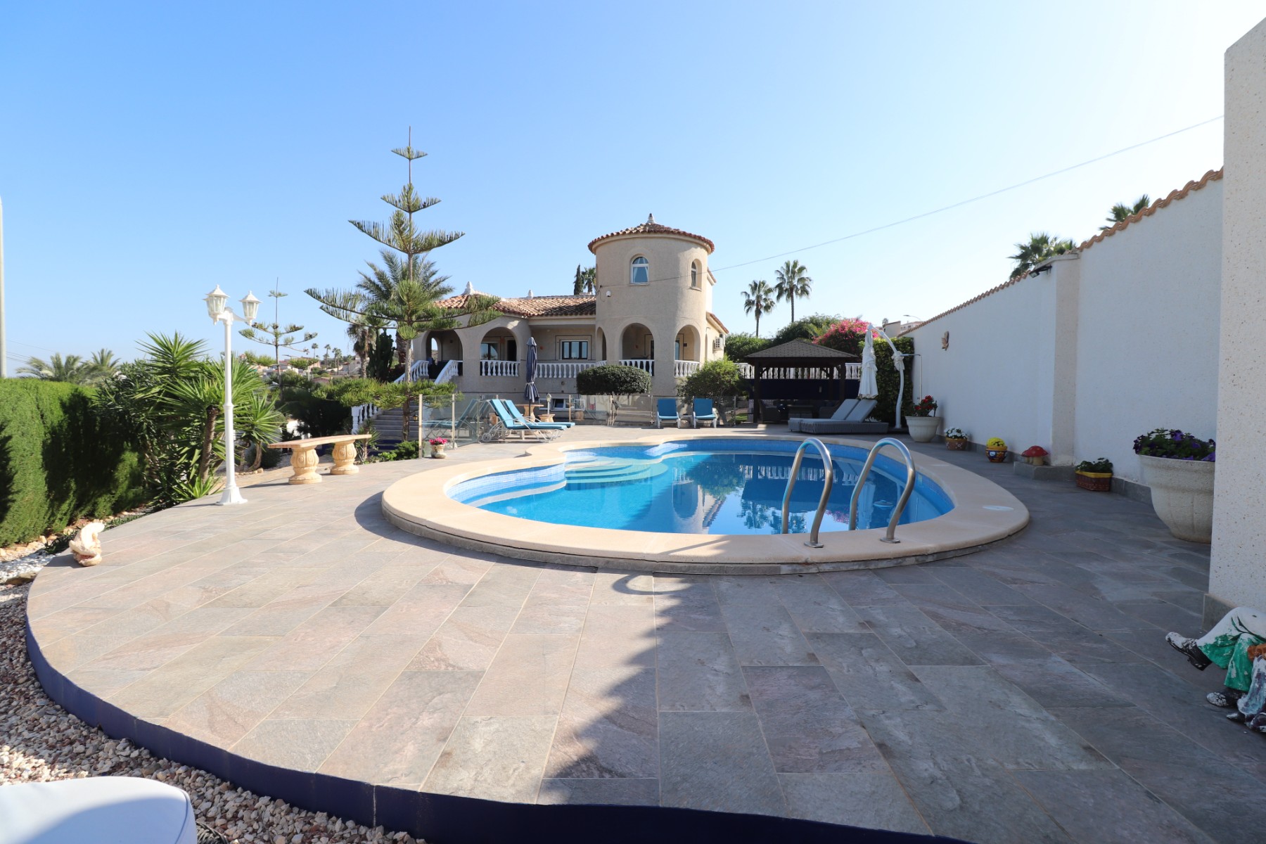 Villa, Lomas de La Juliana