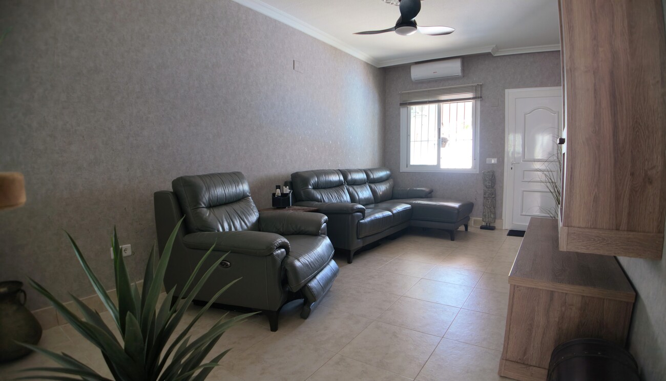 Semi Detached, Villamartin