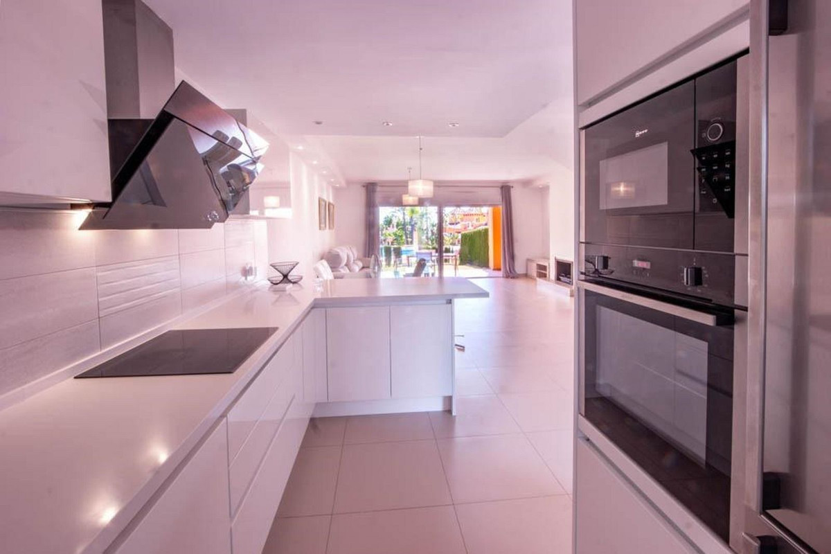 Townhouse, El Paraiso